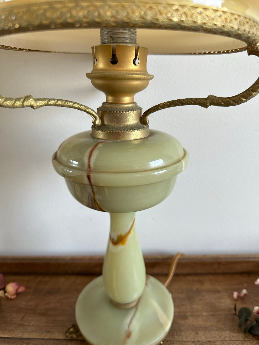 Lampe en onyx avec abat jour en opaline orangée