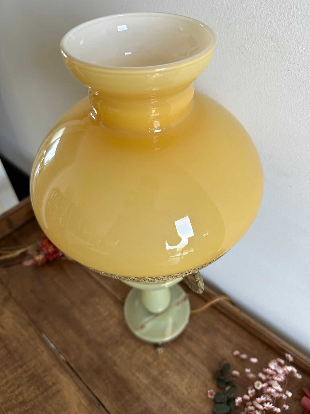 Lampe en onyx avec abat jour en opaline orangée