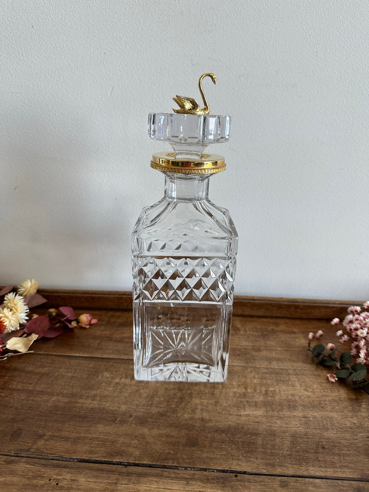 Carafe décanteur en cristal moulé bouchon cygne doré