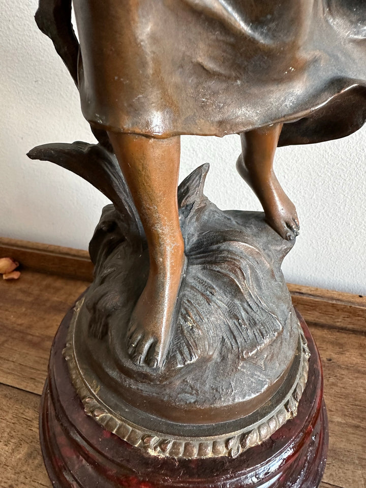 Statue en régule signée Auguste Moreau 1917 - Retour des champs