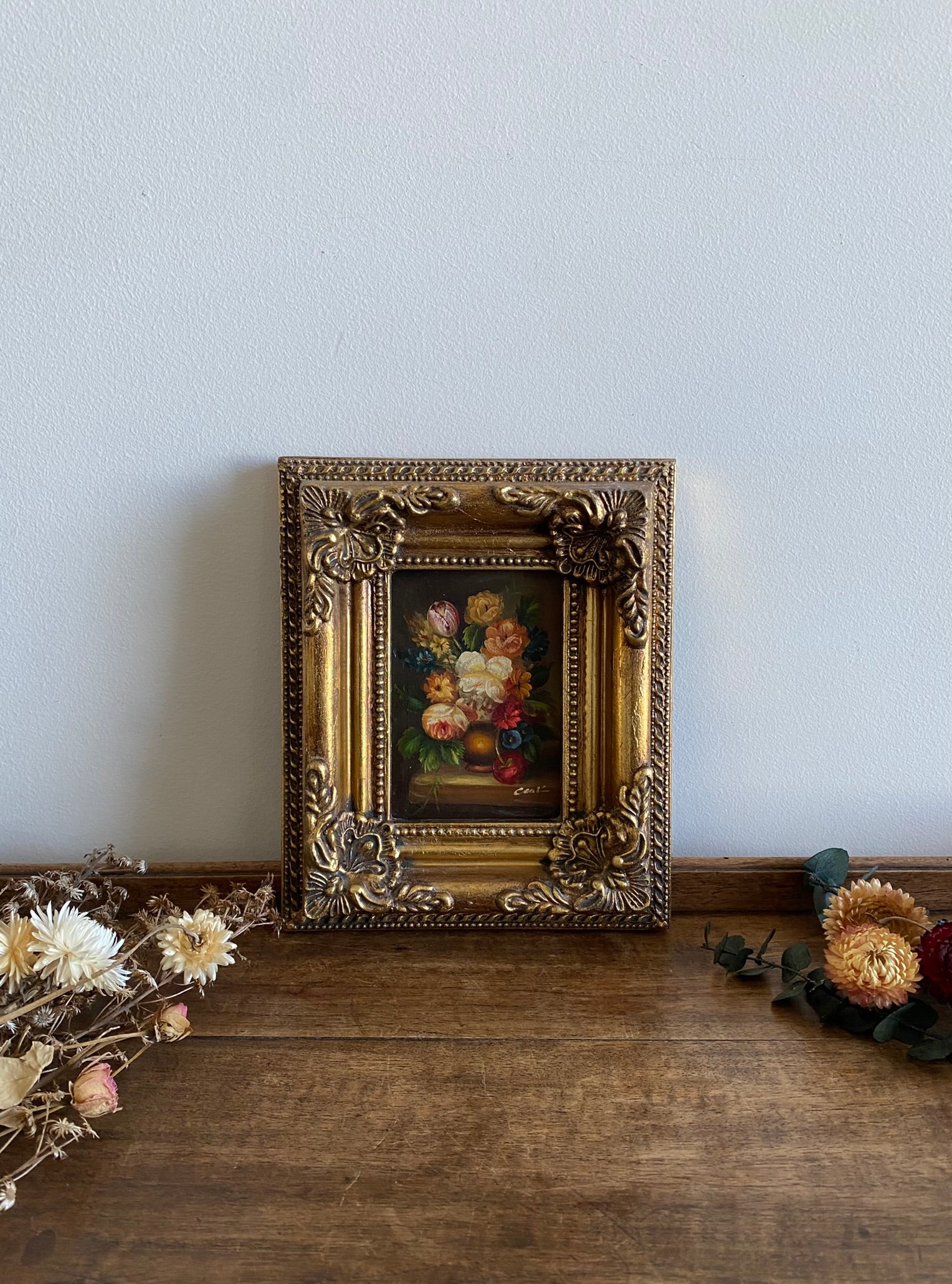 peinture-bouquet-de-fleurs-dans-cadre-baroque-dor-ma-cabane-vintage