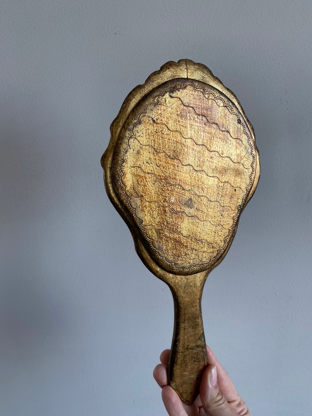 Miroir à main florentin en bois décoré