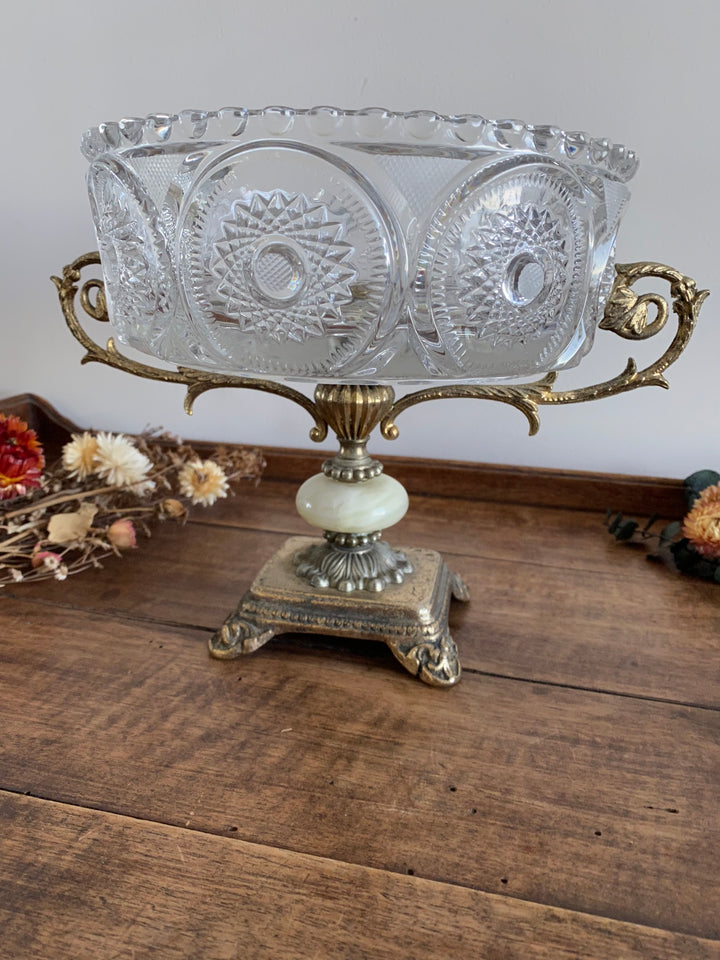Centre de table en cristal travaillé pied métal patiné et onyx