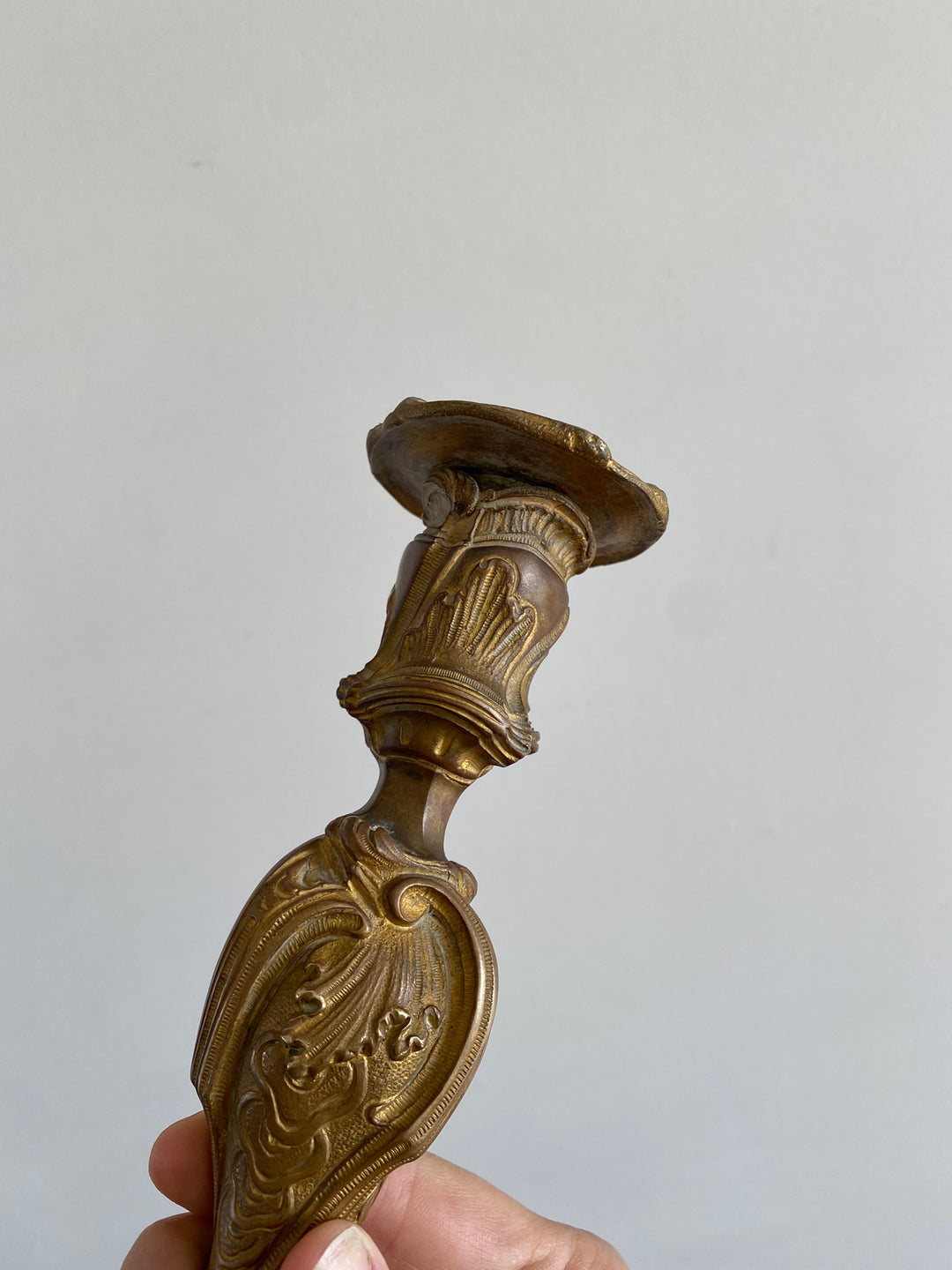 Bougeoir en bronze doré travaillé