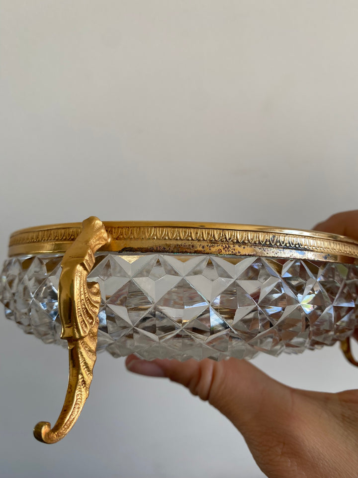 Coupelle en verre taillé armature dorée sur pieds