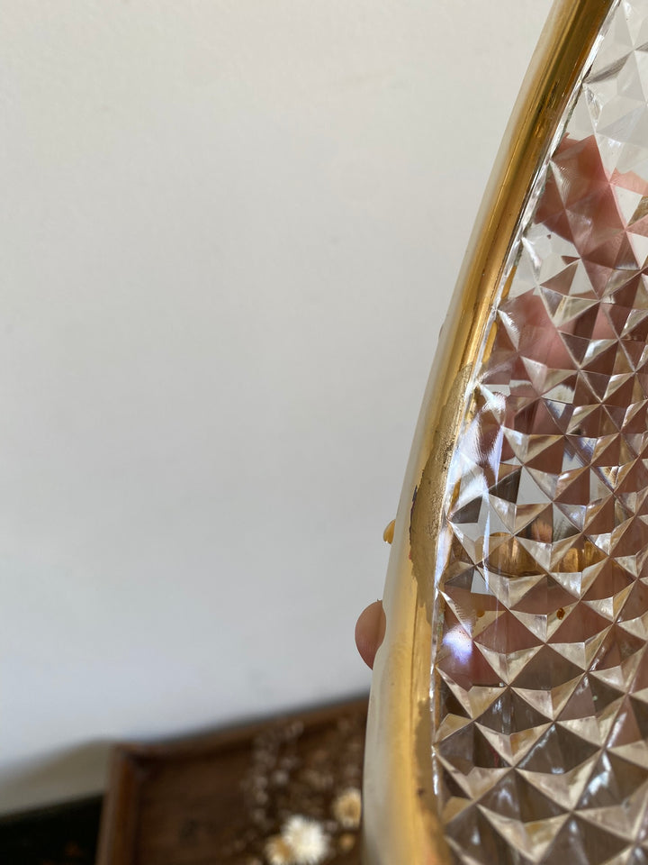Coupelle en verre taillé armature dorée sur pieds