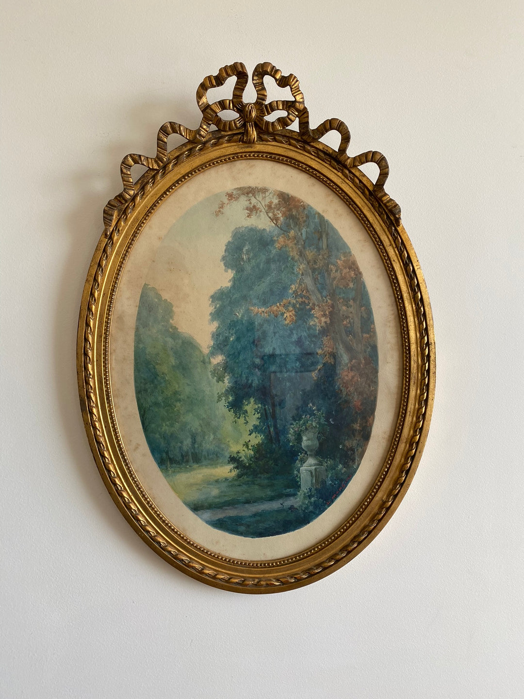 Aquarelle tons bleus dans grand cadre doré style Louis XVI