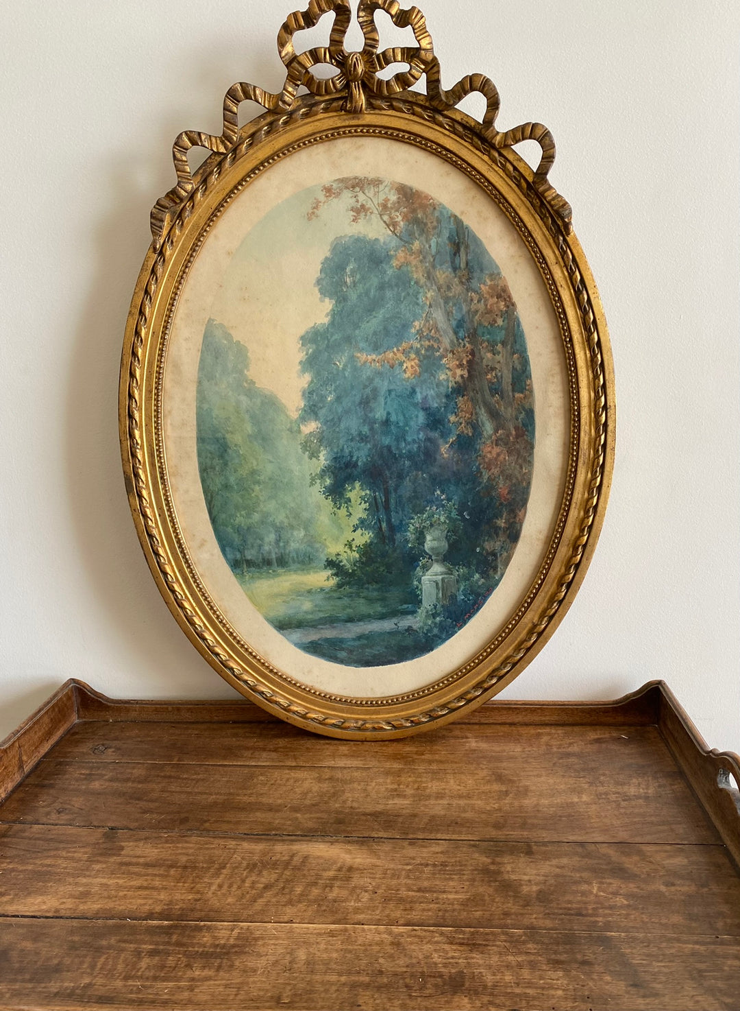 Aquarelle tons bleus dans grand cadre doré style Louis XVI