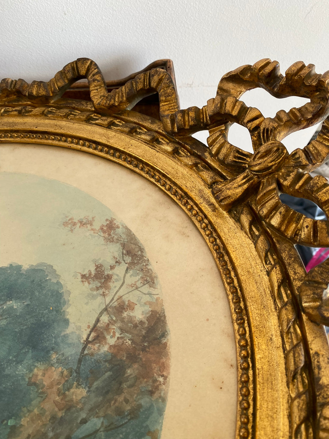 Aquarelle tons bleus dans grand cadre doré style Louis XVI