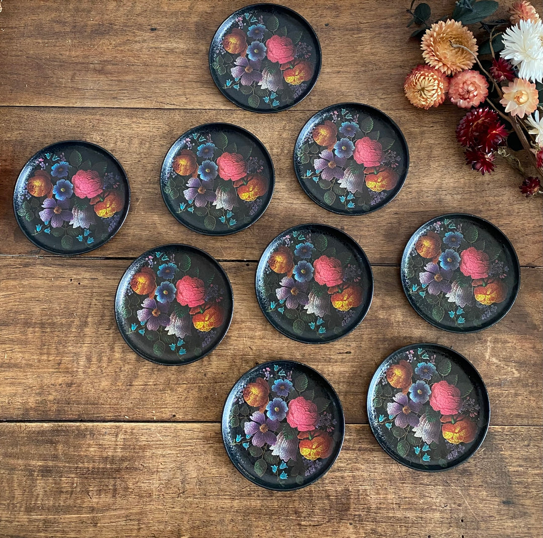 Sous-verre motifs fleurs effet craquelé sur fond noir