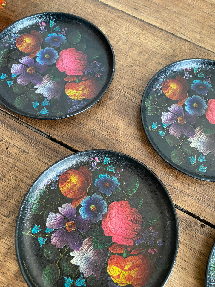 Sous-verre motifs fleurs effet craquelé sur fond noir