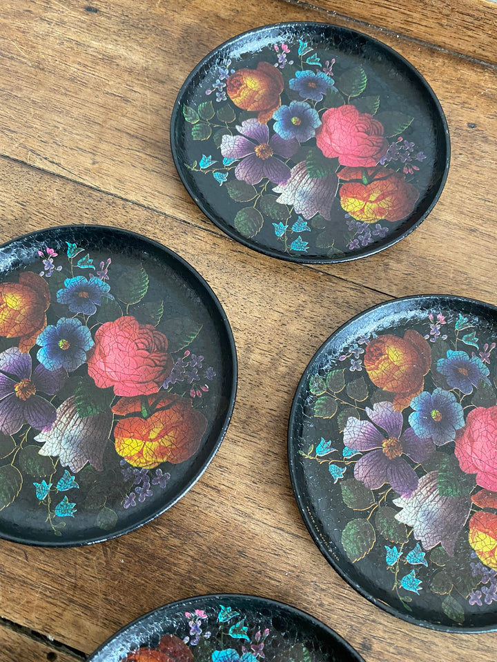 Sous-verre motifs fleurs effet craquelé sur fond noir