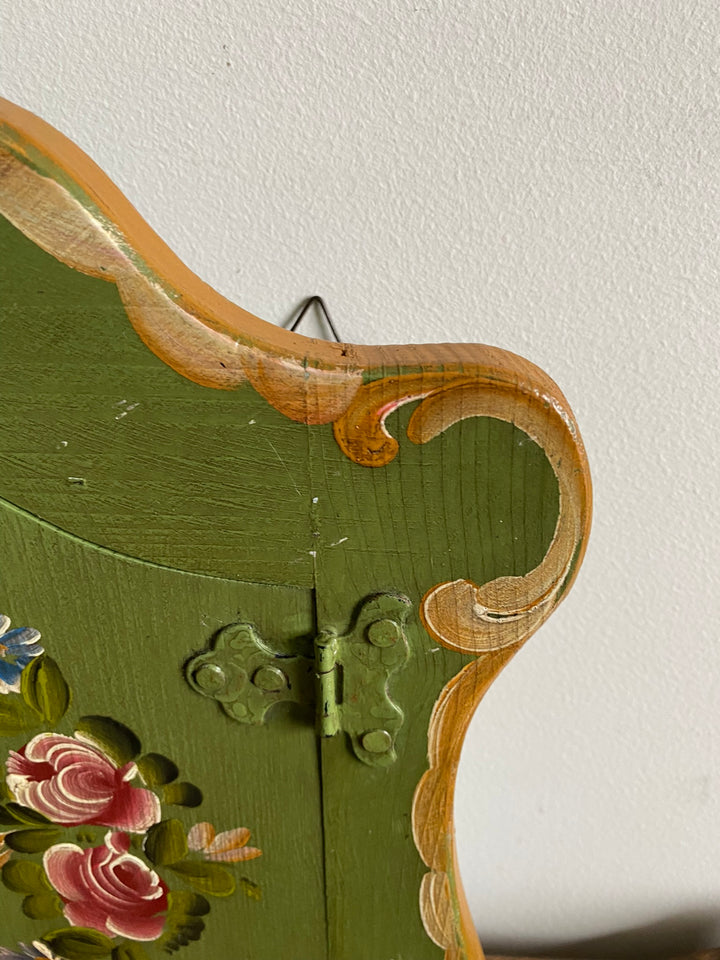 Armoire à clés en bois verte peinte à la main