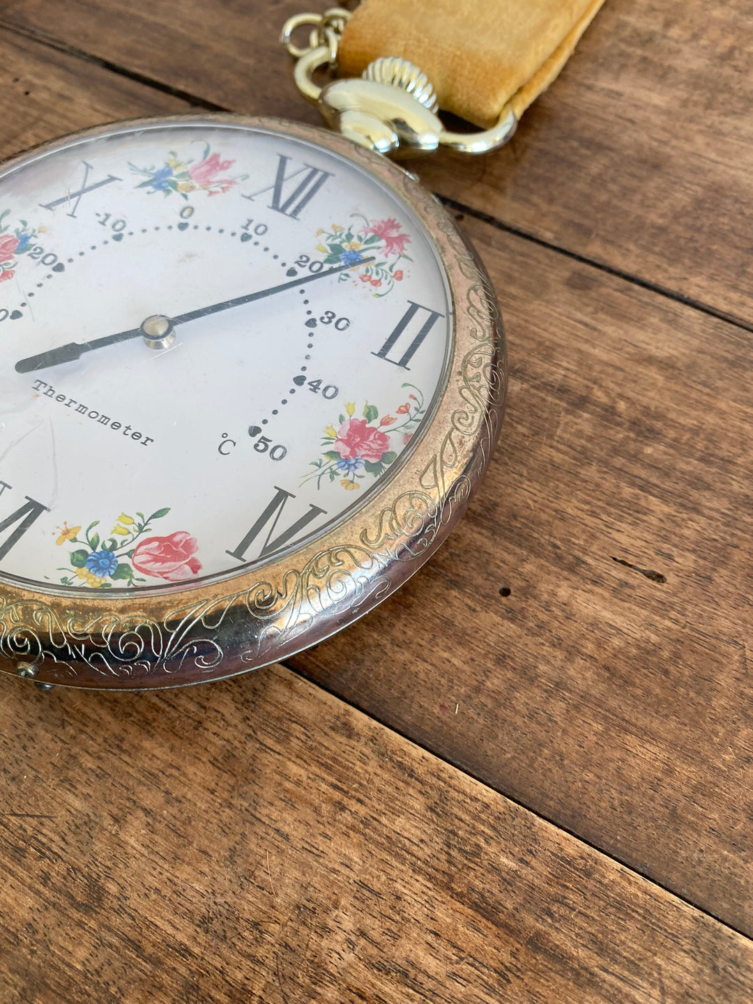 Thermomètre rétro style montre à gousset ruban en velour moutarde