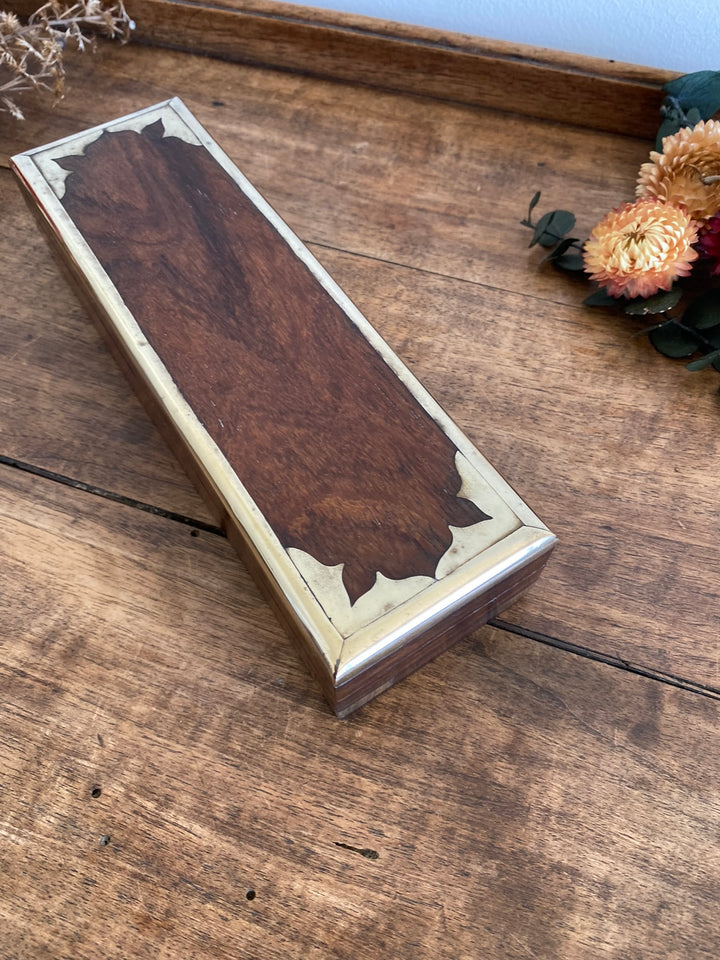 Boite en bois et ornement laiton