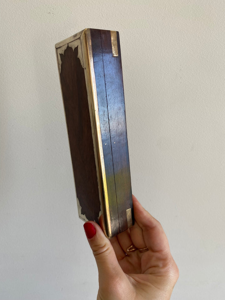 Boite en bois et ornement laiton