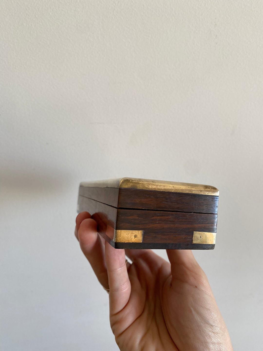 Boite en bois et ornement laiton