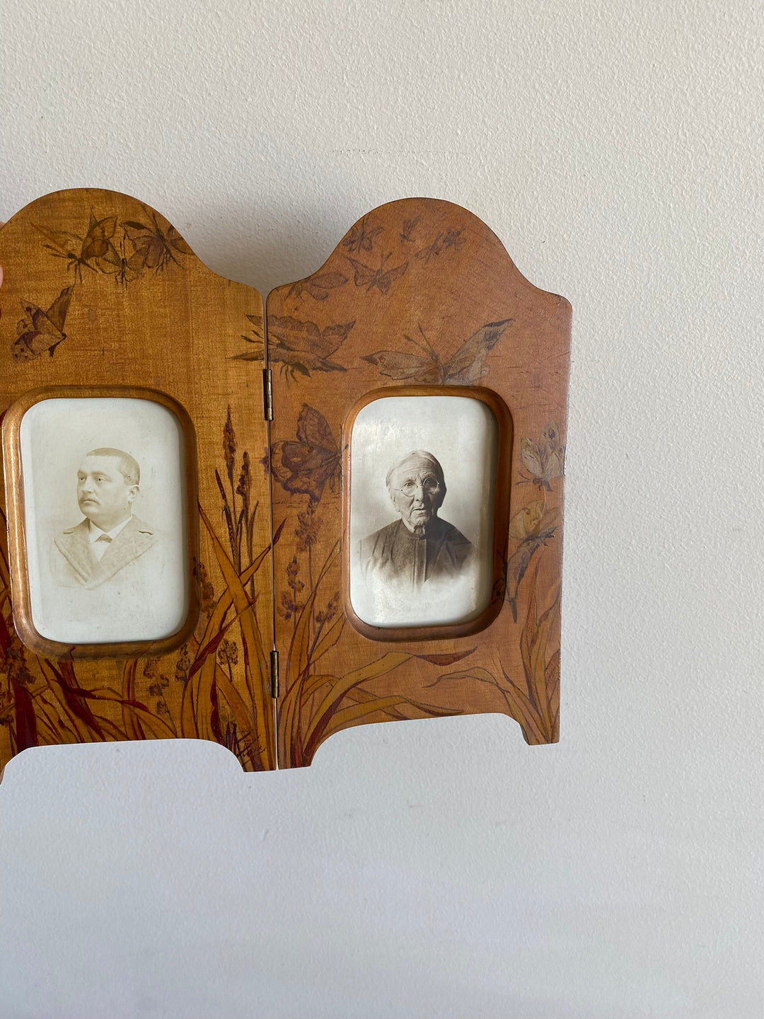 Diptyque en bois peint années 1920