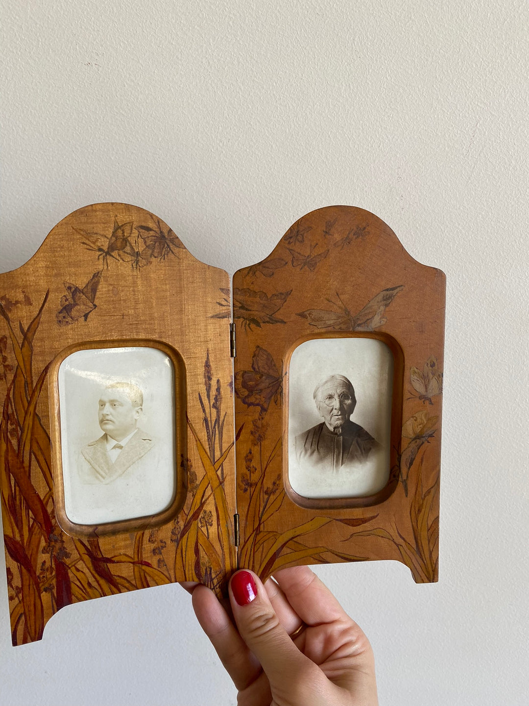 Diptyque en bois peint années 1920