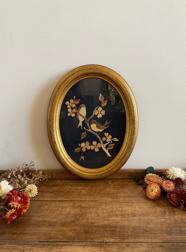 Cadre en bois doré avec motifs oiseaux