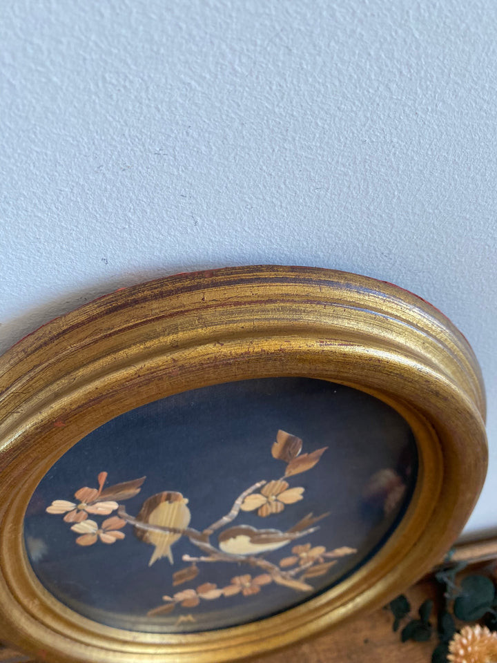 Cadre en bois doré avec motifs oiseaux