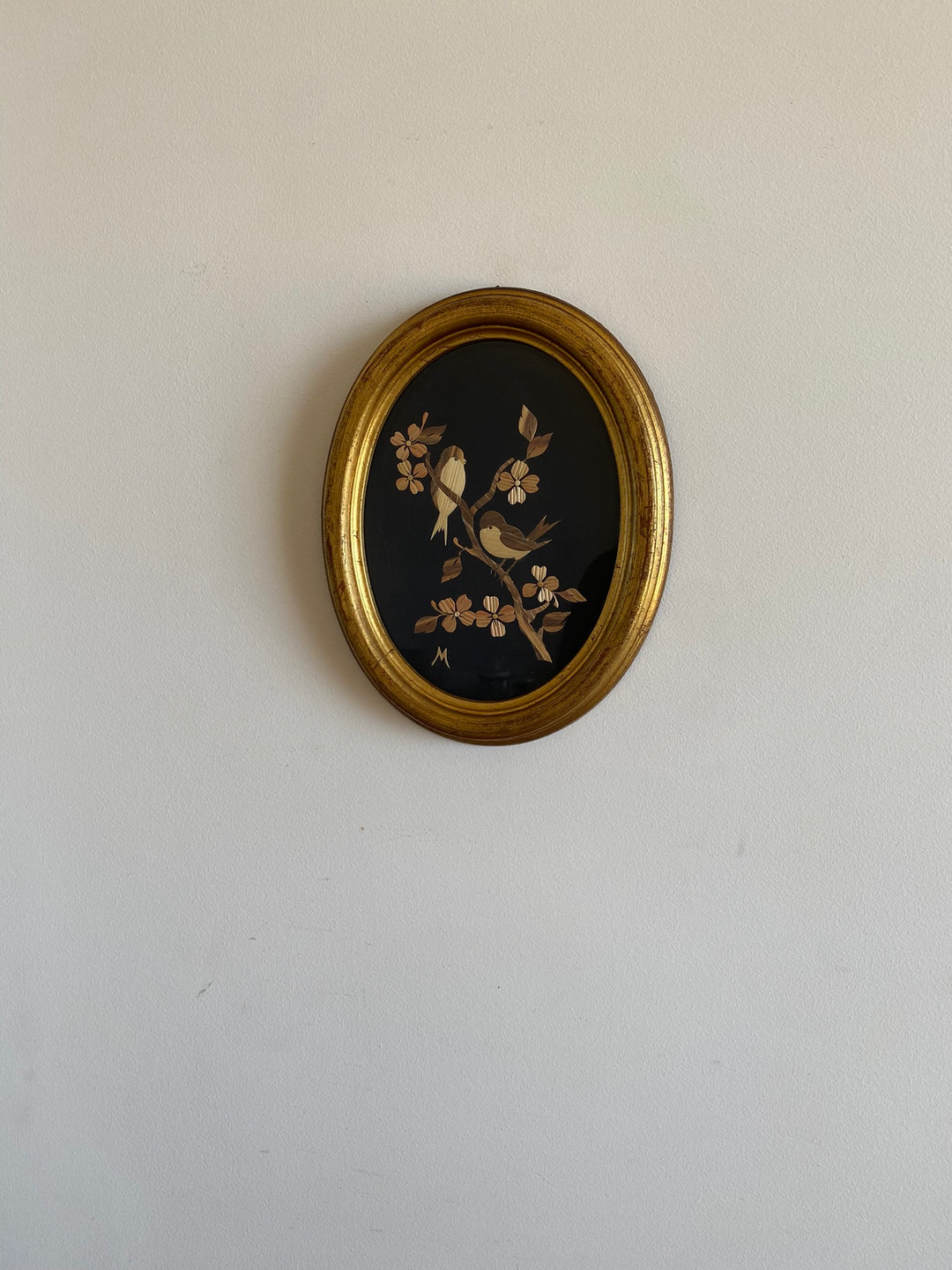 Cadre en bois doré avec motifs oiseaux