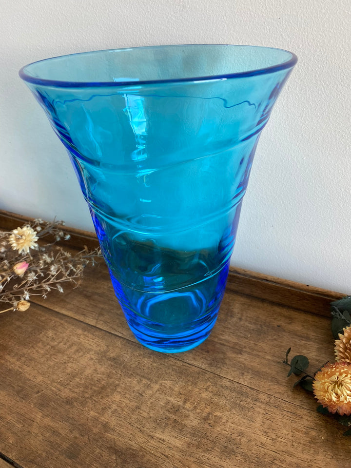 Vase bleu en verre