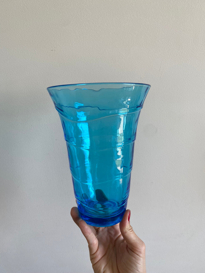 Vase bleu en verre
