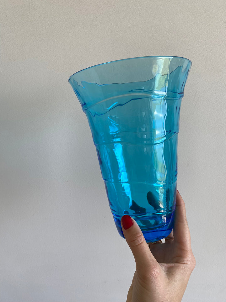 Vase bleu en verre