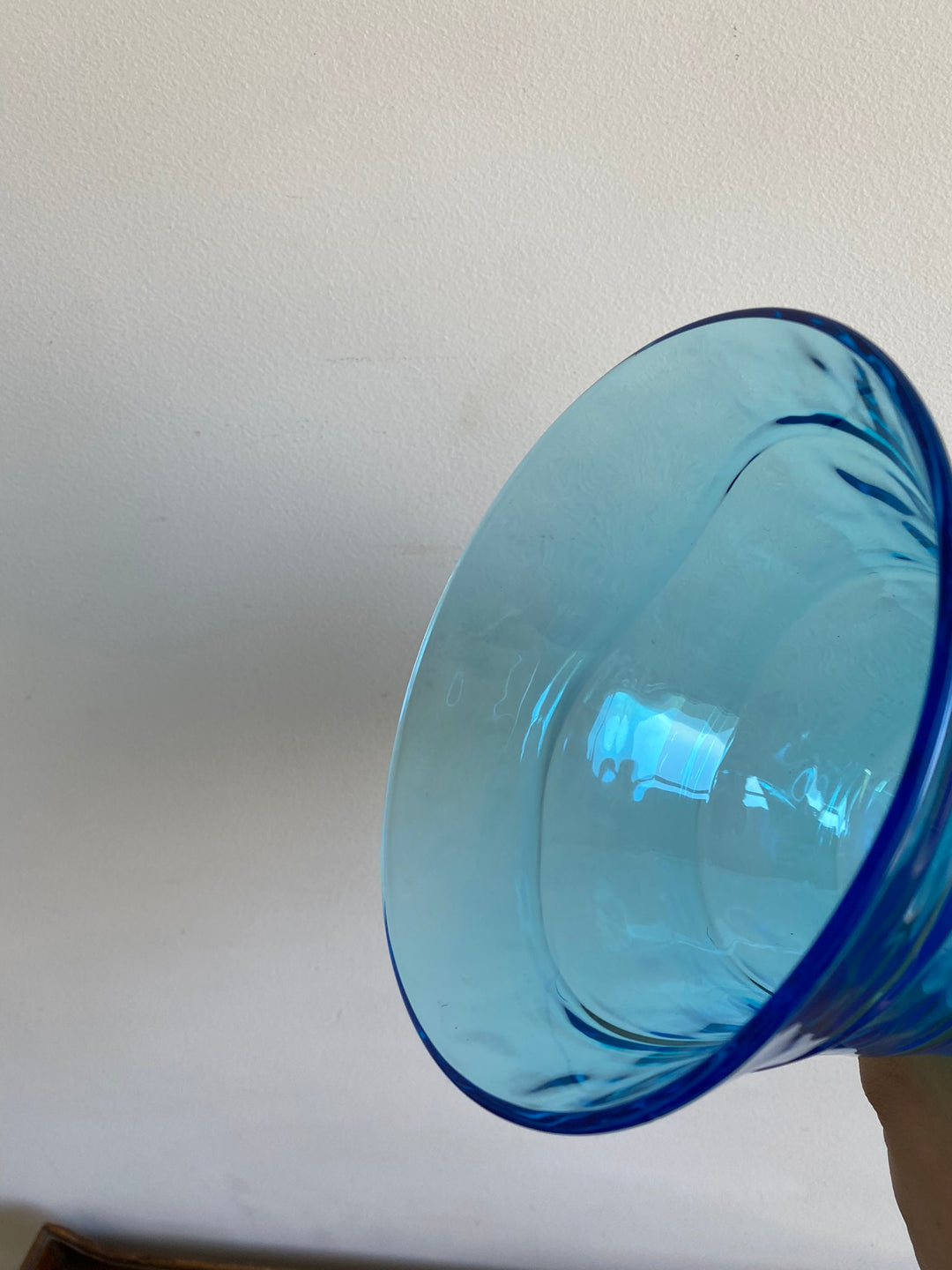 Vase bleu en verre
