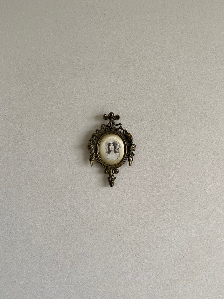 Médaillon baroque impression jeunes filles sur soie