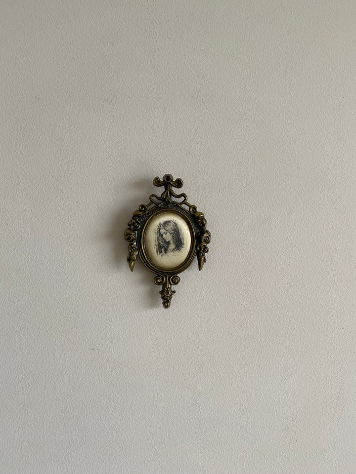 Médaillon baroque impression jeunes filles sur soie
