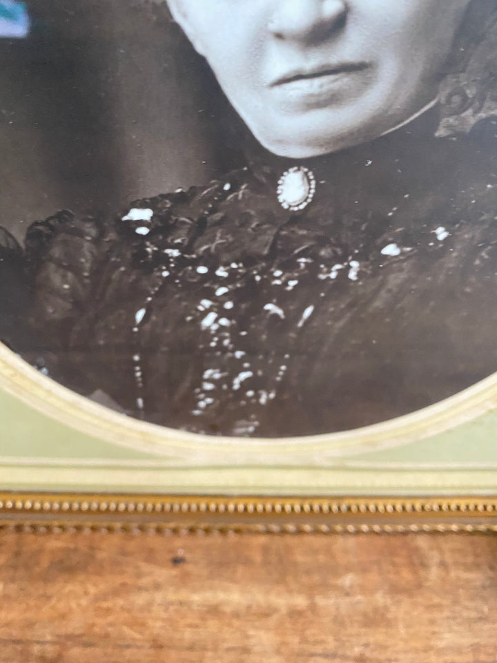 Portrait dame noir et blanc cadre Napoléon III