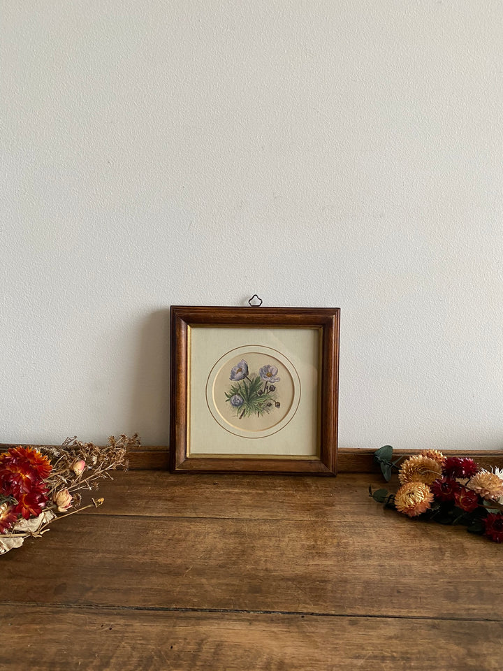 Gravure florale médaillon rond encadrement bois naturel