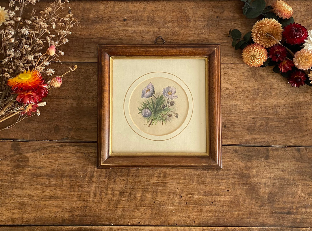 Gravure florale médaillon rond encadrement bois naturel
