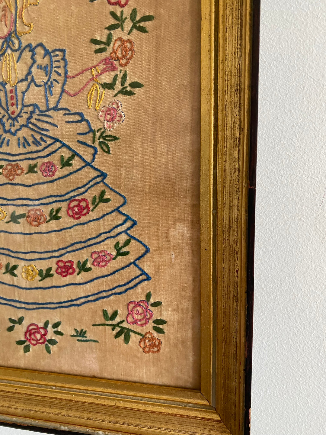 Broderie jeune fille début XXème
