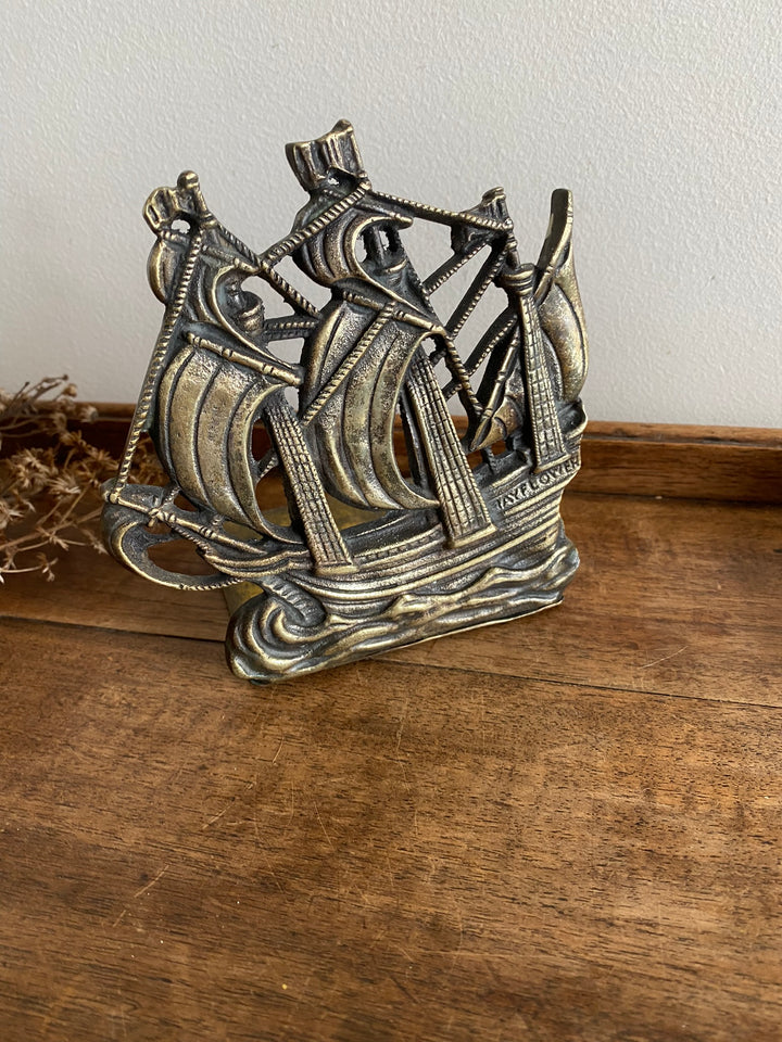 Presse livre Bateau en laiton début XXème