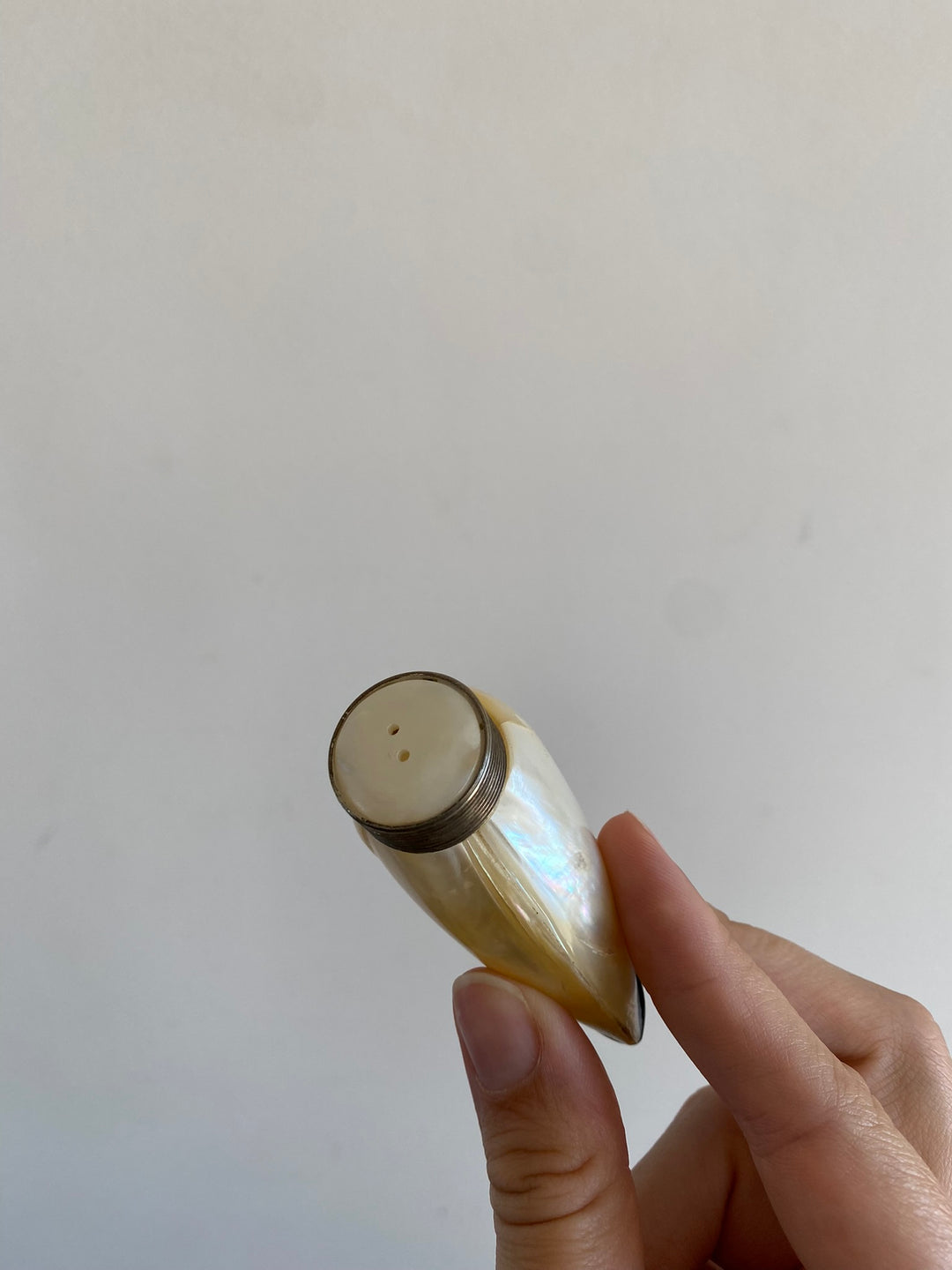 Salière et poivrière en nacre