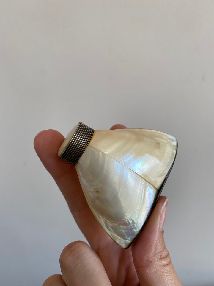 Salière et poivrière en nacre