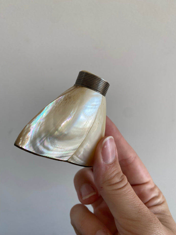 Salière et poivrière en nacre
