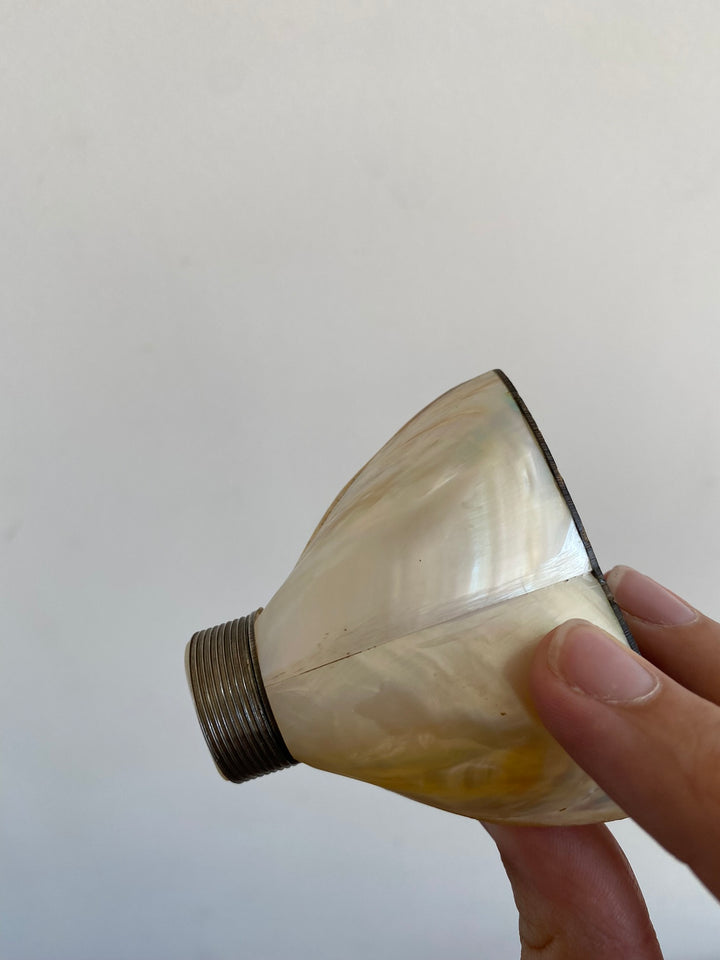 Salière et poivrière en nacre