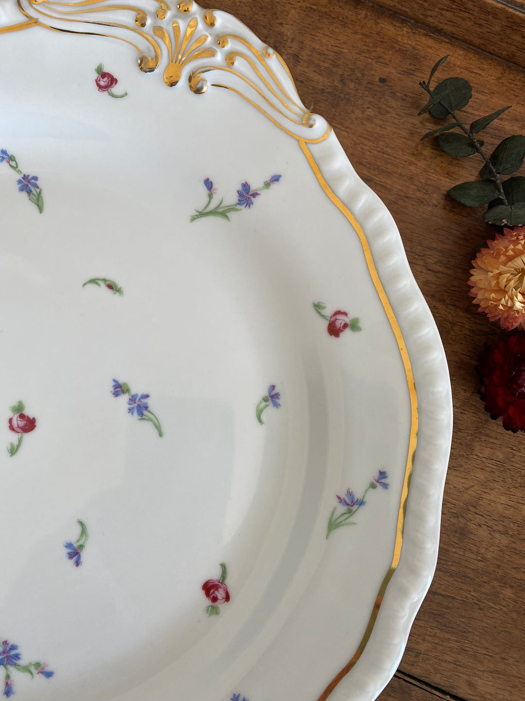 Assiette de présentation en porcelaine