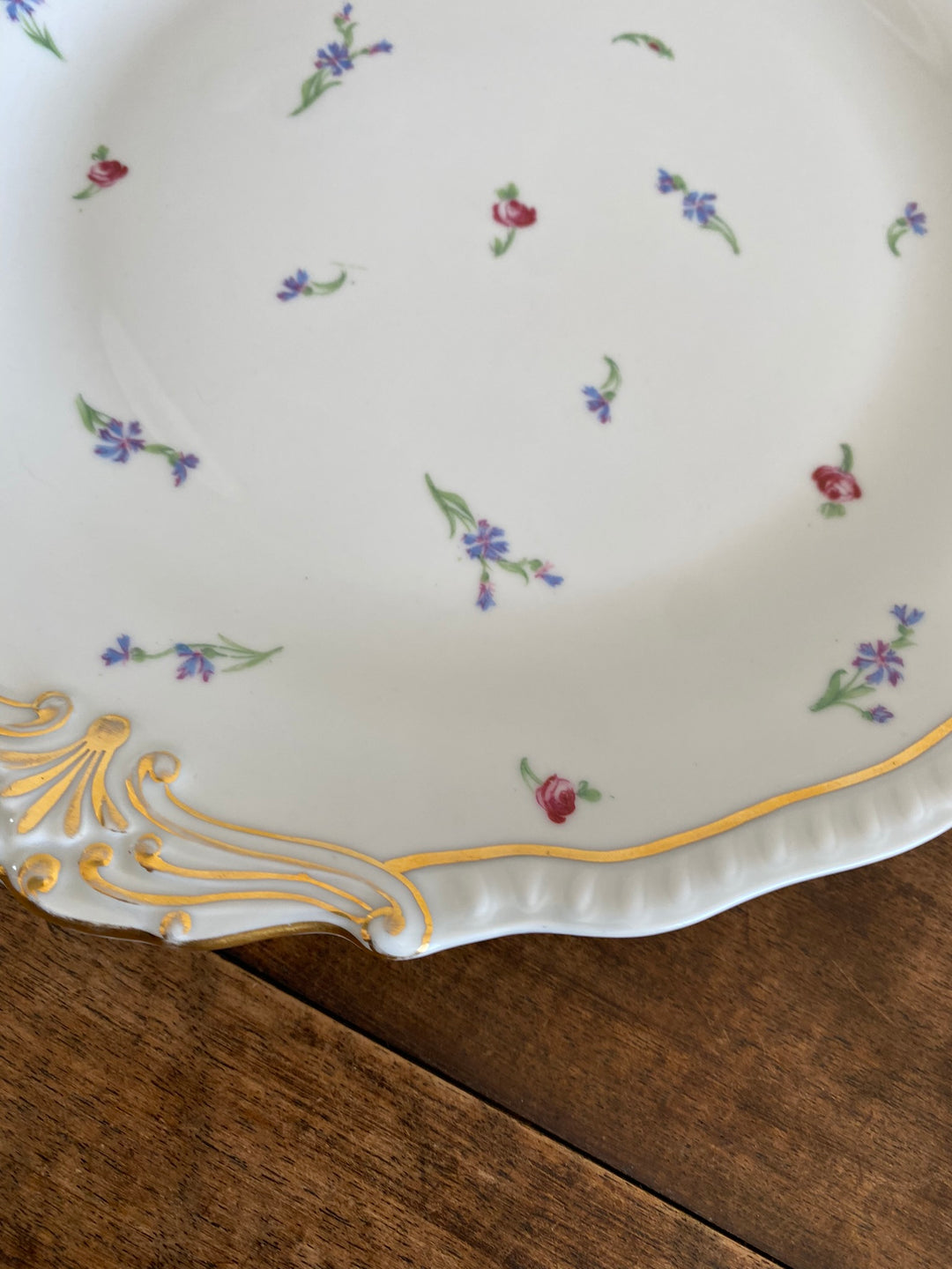 Assiette de présentation en porcelaine