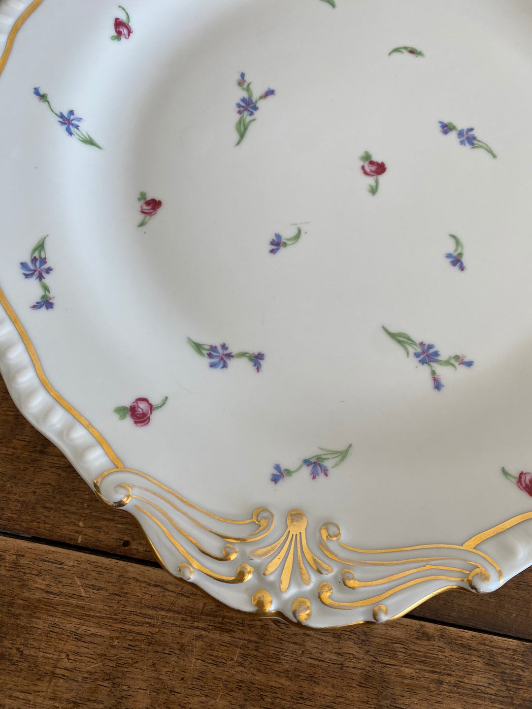 Assiette de présentation en porcelaine