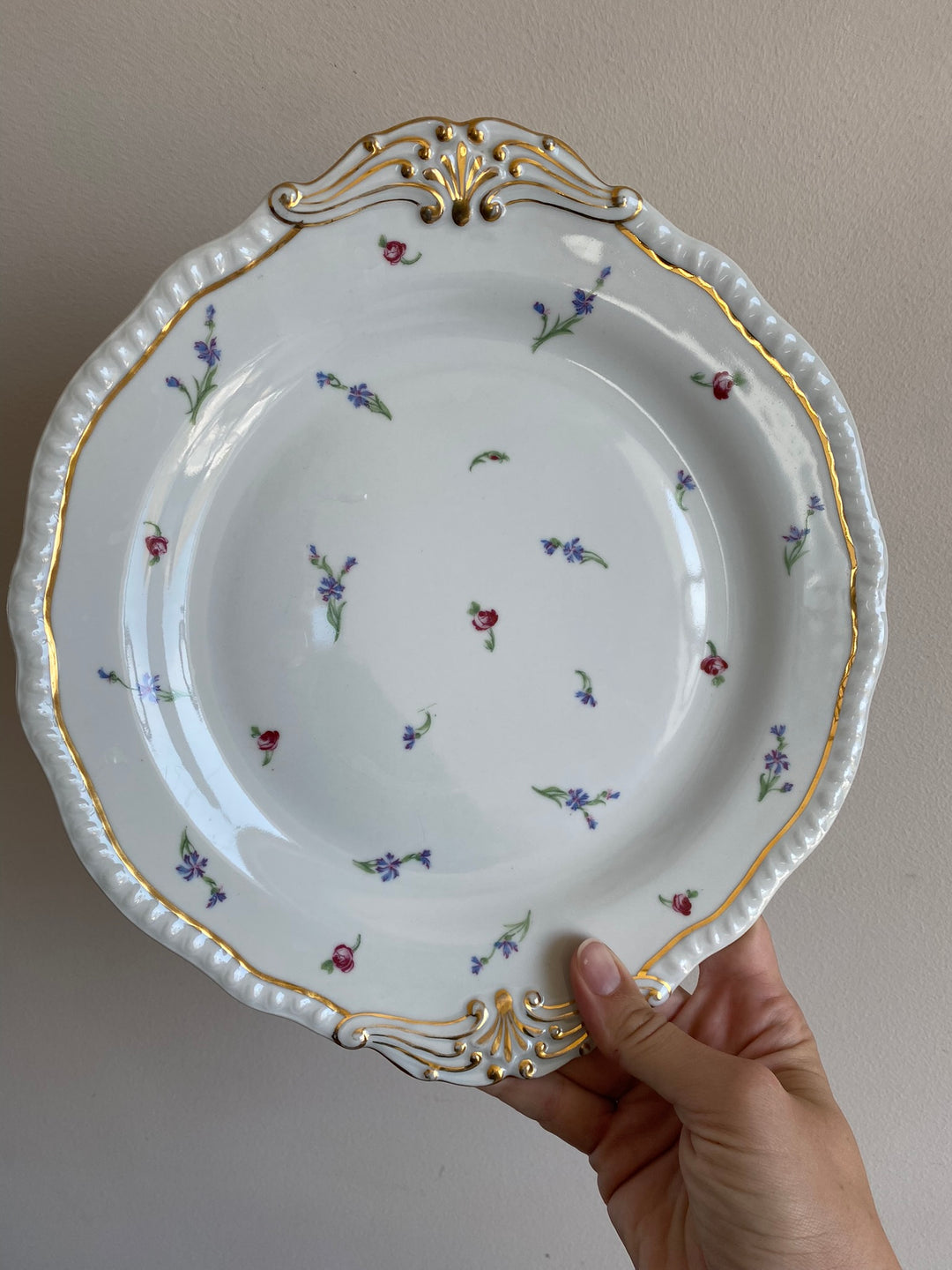 Assiette de présentation en porcelaine