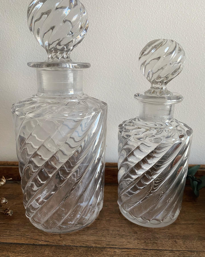 Flacons à parfum anciens en verre torsadé