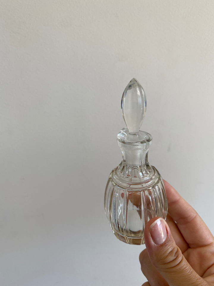 Duo de flacons en verre travaillé