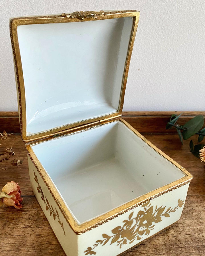 Boite à bijoux en porcelaine