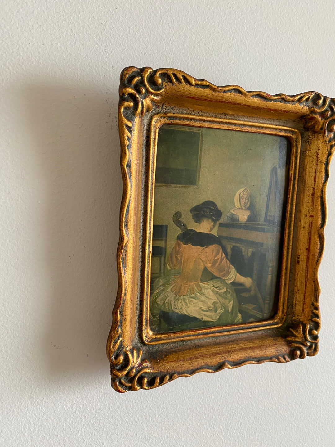 Tableaux illustrations d’époque dorés style rococo