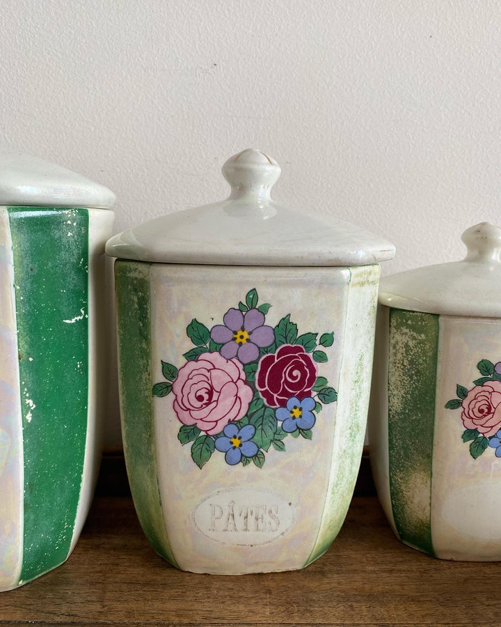 Pots de cuisine décoratifs à motifs fleuris en faïence signés Czechoslovakia.